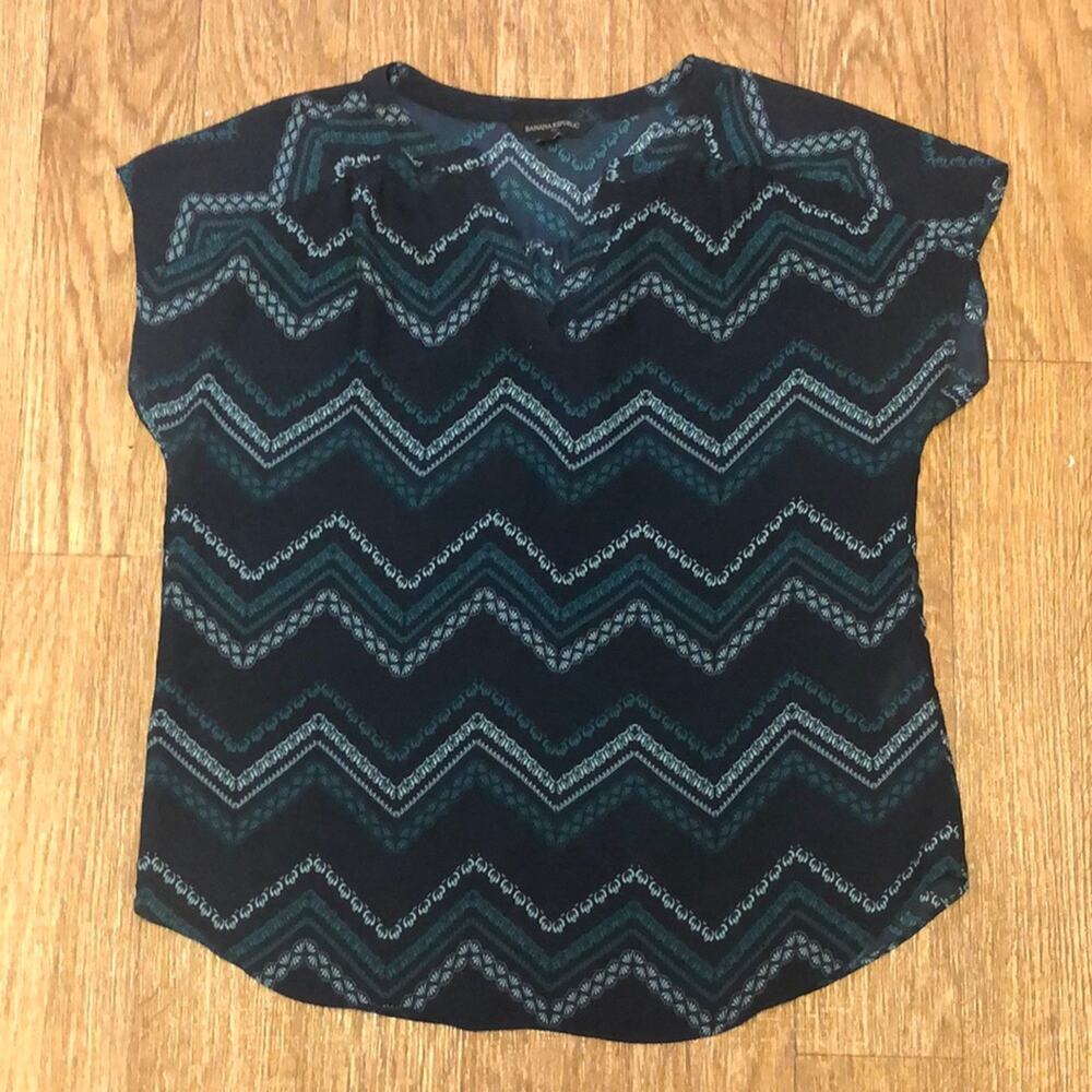Banana Republic Zig Zag Intricate Black and Green Blouse Size Small